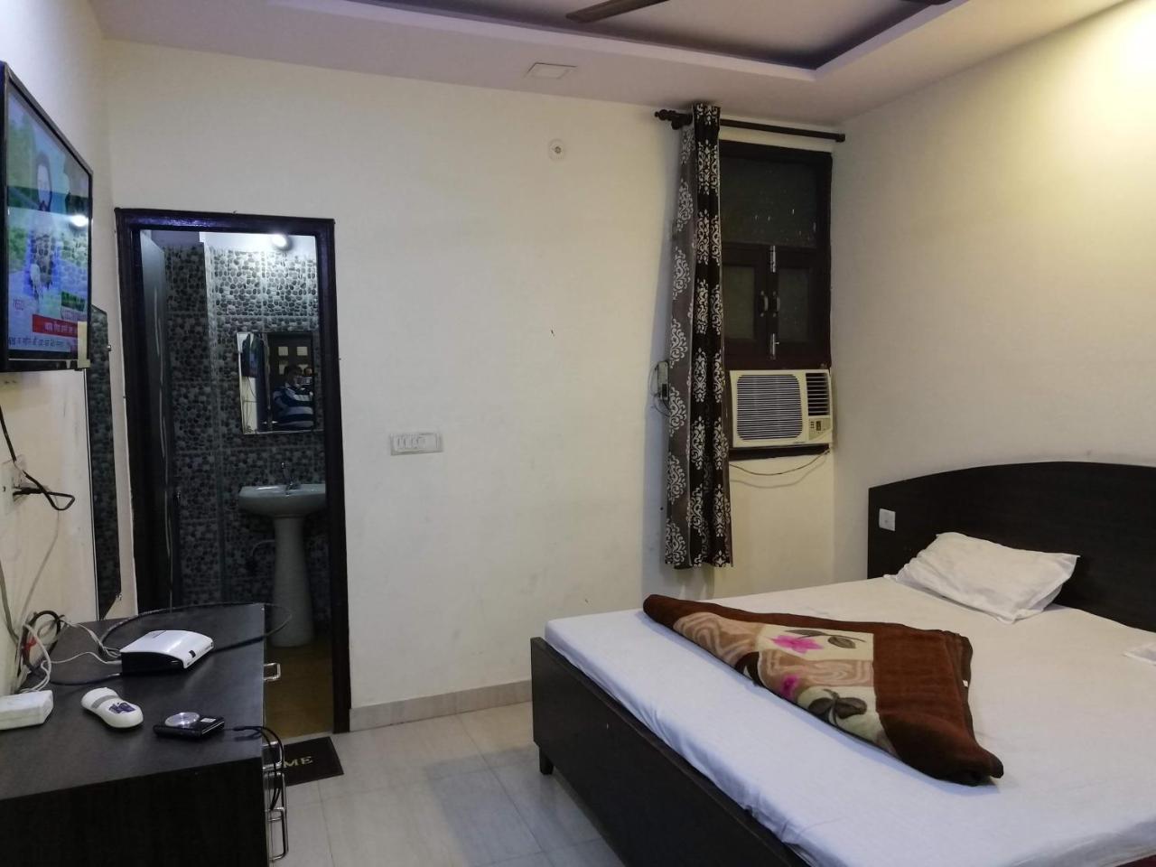 Silver Residency Hotel Új-Delhi Kültér fotó